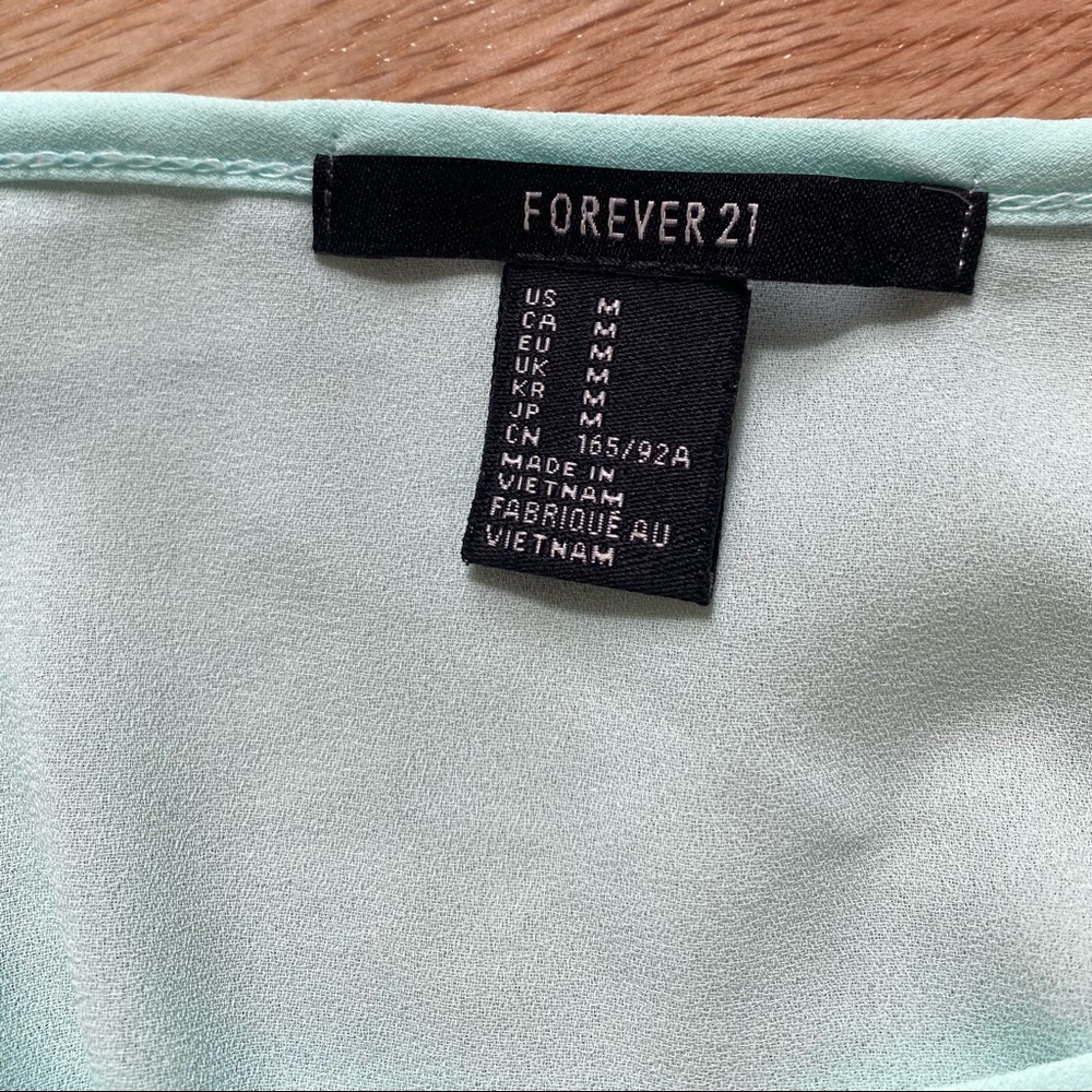 Forever 21 Two-Tone Short Sleeve Top - Picture 3 of 3